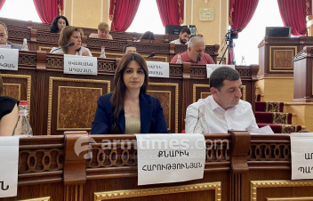 Գյումրու ավագանու խմբակցությունները դժգոհ են քաղաքապետարանից