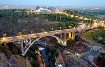 42-ամյա քաղաքացին կեսգիշերին փորձել է նետվել Կիևյան կամրջից