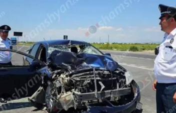 Երևան-Երասխ ճանապարհին բախվել են բեռնատարն ու մարդատար մեքենան. կա տուժած