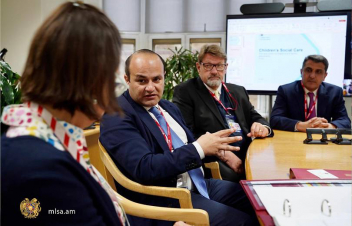 Նարեկ Մկրտչյանը Մեծ Բրիտանիայում հանդիպել է Լորդ Լամինգի և Բարոնուհի Բարանի հետ