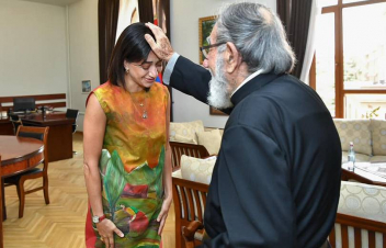 Մխիթարյան Միաբանության վարդապետ Հայր Արիստակեսի օրհնությանն արժանանալը պարտավորեցնող է. Աննա Հակոբյան