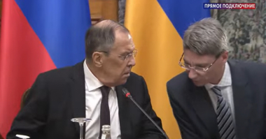 Լավրովի օգնականը հուշում է նրան, որ ադրբեջանցիներին կարող է դուր չգալ «նախկին ԼՂԻՄ» արտահայտությունը