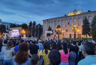 Երևանում և Ստեփանակերտում հանրահավաքներն ավարտվել են երթով դեպի Եռաբլուր ու Հուշահամալիր-Զինվորական պանթեոն