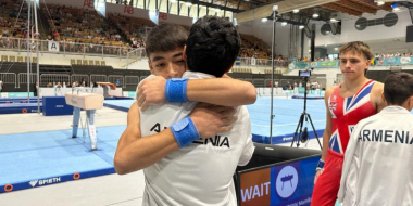 Մարմնամարզիկներ Մամիկոն Խաչատրյանը և Համլետ Մանուկյանը՝ Եվրոպայի պատանեկան օլիմպիական փառատոնի ոսկե մեդալակիրներ