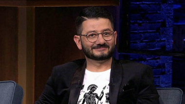 Ես մտածում եմ ռուսերեն, իմ լեզուն ռուսերենն է, իմ գլխում ռուսերեն մտքեր են, բայց երակներումս՝ հայի արյուն. Գալուստյան