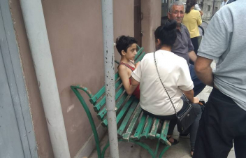 Ստեփանակերտի հացի հերթերից մեկում երեխան ուշագնաց է եղել