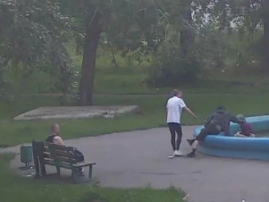 Սվերդլովսկի մարզում երկու տղամարդ փողոցում ծեծել են մի աղջկա