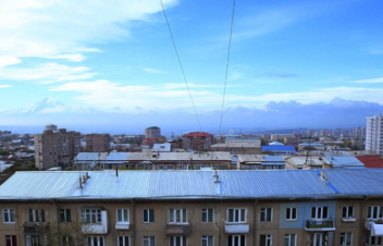 Շենքերից մեկի տանիքին աշխատանքներ իրականացնելիս ծածկը կոտրվել է, քաղաքացին ընկել է տանիքի մեջ