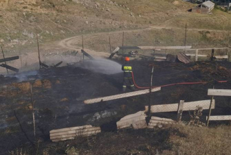 Հրազդան քաղաքի Կաքավաձոր թաղամասի սկզբնամասում այրվել է մոտ 250 հակ անասնակեր