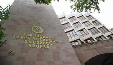 Հայհոյել են քննիչին, հարվածել ոստիկանին՝ սպառնալով կտրել պարանոցը, 3 անձի մեղադրանք է ներկայացվել. ՔԿ պարզաբանումը