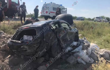 «Նիսսան»-ը տապալել է Տափերական գյուղի ցուցանակը և մի քանի մետր գլորվելով՝ հայտնվել դաշտում. կան տուժածներ