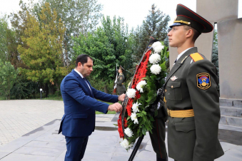 Ի տարբերություն որոշ գործիչների, պաշտպանության նախարարը «Եռաբլուր» զինվորական պանթեոն չի այցելում սեփական փիառի նպատակով