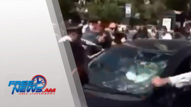 Արցախ փրկողները Երևանում կոտրում են քաղաքացու մեքենան