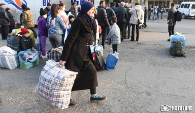 Հիասքանչ գյուղեր և քաղաքներ ունենք,որտեղ կարելի է մարդկանց ապահովել ամեն ինչով, թե չէ Երևան հա Երևան