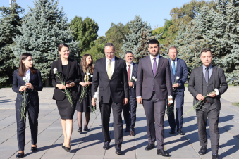 Լիտվայի Սեյմասի փոխնախագահի գլխավորած պատվիրակությունն այցելել է Ծիծեռնակաբերդի հուշահամալիր