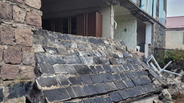  Լճաշեն գյուղում տան պատը փլուզվել է. քաղաքացին մնացել է փլատակների տակ