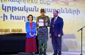 30 ուսանող, 9 աշակերտ. Արայիկ Հարությունյանը մասնակցել է ՏՏ բնագավառի ամենամյա կրթական պարգևների հանձնման արարողությանը