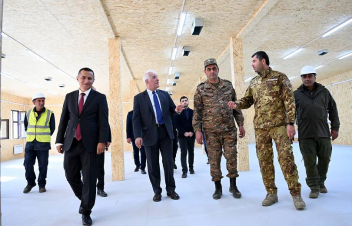 Խաչատուրյանն այցելել է մոդուլային զորամաս, զրուցել զինվորական ղեկավարության հետ