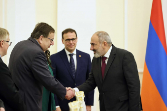 Նիկոլ Փաշինյանն ընդունել է Կանադայի խորհրդարանական պատվիրակությանը
