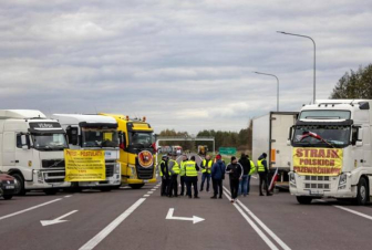 Կիևը հայտարարել է Լեհաստանի հետ սահմանի արգելափակման հետևանքով տնտեսության հնարավոր վնասի մասին