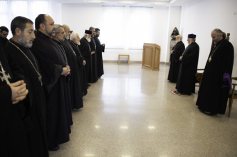 Ամենայն Հայոց Կաթողիկոսը հանդիպել է Մայր Աթոռում վերապատրաստման դասընթացներն ավարտած եկեղեցականների հետ