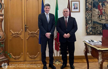 20 ոստիկան Իտալիայում վերապատրաստում կանցնի. ՆԳ նախարարի տեղակալը հանդիպել է Վիտտորիո Պիսանիի հետ