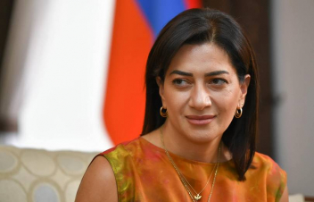 Աննա Հակոբյանը լուսանկարներ է հրապարակել մայրիկի հետ