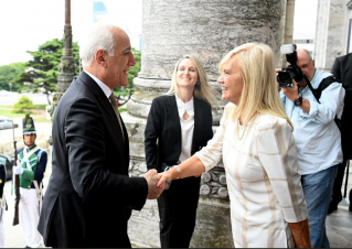 Վահագն Խաչատուրյանը հանդիպել է Ուրուգվայի փոխնախագահ, Սենատի նախագահ Բեատրիս Արխիմոնի հետ