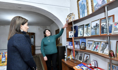 Աննա Հակոբյանը Շիրակի մարզում հյուրընկալվել է 44-օրյա պատերազմում անմահացած երկու հերոսների ընտանիքներում 