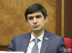 «Որևէ դպրոցում փառքի անկյունները չեն հեռացվել». Արագածոտնի մարզպետի աշխատակազմ