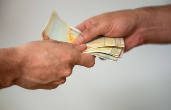 30-300 հազար դրամ կաշառք՝ նպաստի, 200-300 հազար դրամ՝ կենսաթոշակի համար. մեղադրվում են սոցծառայության պաշտոնյաներ