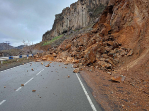 Ջերմուկ քաղաք տանող ճանապարհահատվածին տեղի է ունեցել քարաթափում