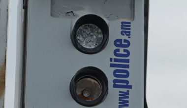 Երիտասարդը վնասել է Սյունիքի, Արարատի և Վայոց Ձորի մարզերի ճանապարհների արագաչափերը, ապա՝ պարեկների տեսախցիկը