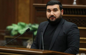 Չես հասկանում՝ «ֆեյք նյուզ»-երով լեցուն ընդդիմադիր օրաթերթ է, թե Մայր Աթոռի պաշտոնական կայքը․ Ալեքսանյան