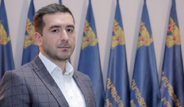 Երևանի քաղաքապետարանի ենթակայությամբ գործող հիմնական դպրոցներում դասապրոցեսը ընթանում է բնականոն հունով. Կոստանյան