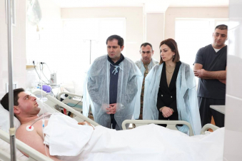 Սուրեն Պապիկյանը և Անահիտ Ավանեսյանը տեսակցել են վթարի հետևանքով մարմնական վնասվածքներ ստացած զինծառայողներին