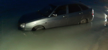 Փրկարարները դուրս են բերել ավտոմեքենան Սևանա լճից