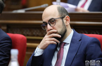 Նախկին իշխանության, ընդդիմության, ընդհուպ հոգևոր դասի անդամներ լծված են ժողովրդին մանիպուլացնելու գործին. Հովհաննիսյան