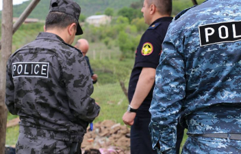 Սպանել է տղամարդուն, վառել թփերն ու այրել դին, բակում փոս փորել և թաղել կիսայրված մարմինը. մանրամասներ զարհուրելի դեպքից