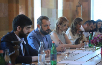 Էկոնոմիկայի նախարարը մասնագետների հետ քննարկել է խաղողագործության և գինեգործության ոլորտում առկա մարտահրավերները