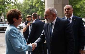 ՀՀ կառավարությունը ՎԶԵԲ-ի կարևորագույն գործընկերներից է․ վարչապետը հանդիպել է Օդիլ Ռենո Բասոյի հետ