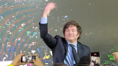 Արգենտինայի նախագահը համերգասրահի բեմից երգել է իր գրքի շնորհանդեսի ժամանակ