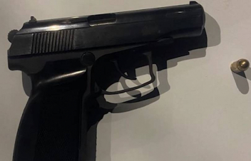 Ալկոհոլի ազդեցության տակ կրակոցներ է արձակել. տղամարդու մոտից գտել են «Բայկալ» ատրճանակ, տանը՝ «Մակարով»