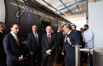 Փոխվում է ընկալումն արտադրական ստանդարտների մասին. վարչապետը ներկա է գտնվել կաթնամթերքի գործարանի բացմանը