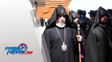 Այդ պահին իրականացվել են ճշգրտումներ, ի սկզբանե՝ Վեհափառ Հայրապետը հրավիրյալների ցանկում չի եղել