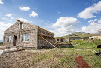 Սոթքում հրետակոծության հետևանքով ավերված ու հիմքից կառուցվող 4 բնակարանների շինարարությունն ավարտված է շուրջ 60 տոկոսով