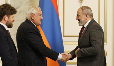 Հայաստան է ժամանել Ֆրանսիայի նախկին վարչապետը