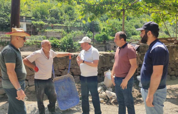 Լոռու մարզպետը և Ալավերդու ղեկավարն այցելել են Սանահին կայարան թաղամաս և Թումանյան փողոց, հանդիպել բնակիչների հետ