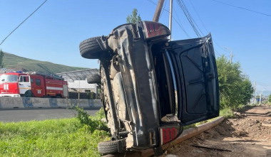 Հրազդան քաղաքում մեքենան բախվել է սյանը և կողաշրջվել. կա տուժած