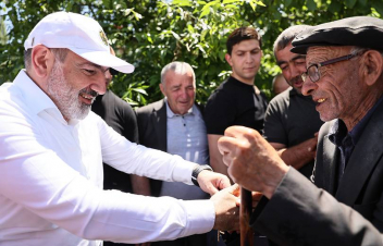 Գիդում չեմ, ընկեր Փաշինյան, մնալու ես ու մնալու. սյունեցին՝ վարչապետին